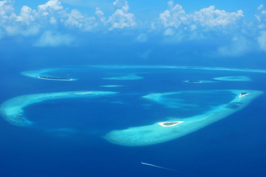 Une vue aérienne de Veyofushi dans l'atoll de Baa, aux Maldives.